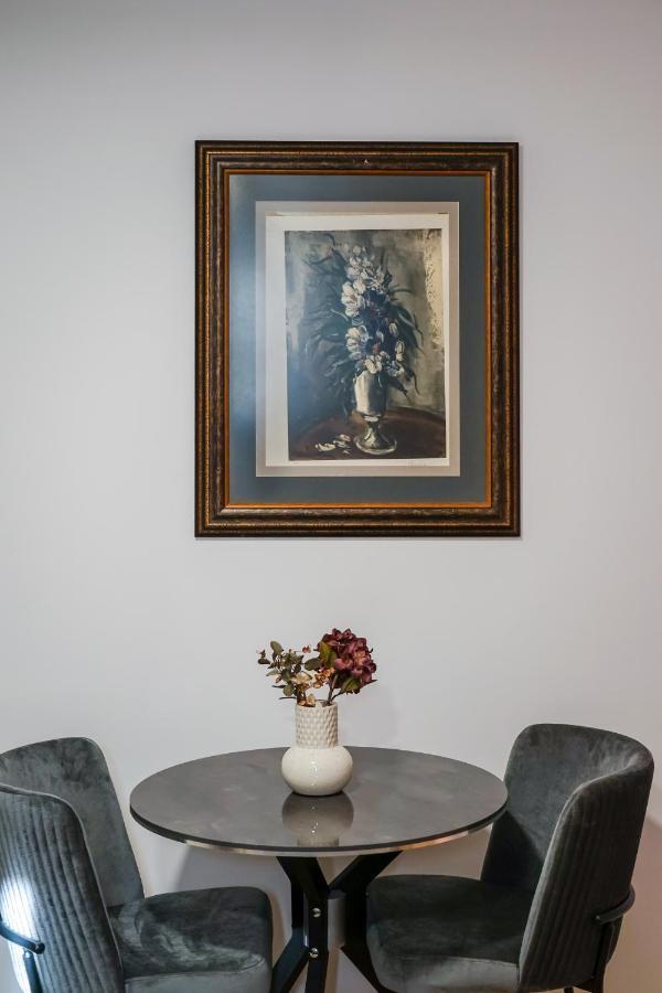 The Chic Retreat Apartment Bucharest Exterior photo